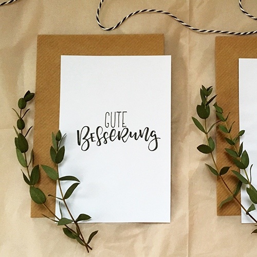 Schlichte Postkarte mit Lettering "Gute Besserung"